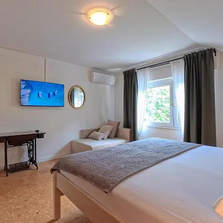 Sea Land 2 Apartman Trogir